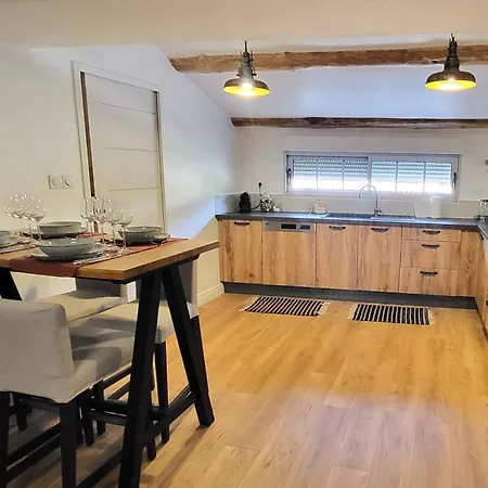 Le Chai Du Bourg Saint-Georges-des-Côteaux